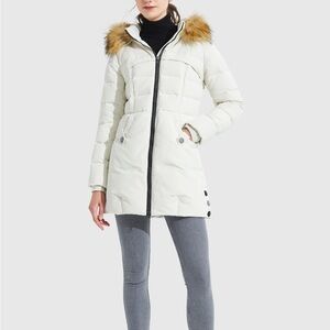 NWOT Women's White Puffer Jacket without removal Fur on Hood